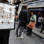 Colas frente a la céntrica administración de lotería de Doña Manolita, en Madrid, una de las que más décimos vende en toda España
