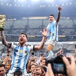Messi levanta la Copa del Mundo