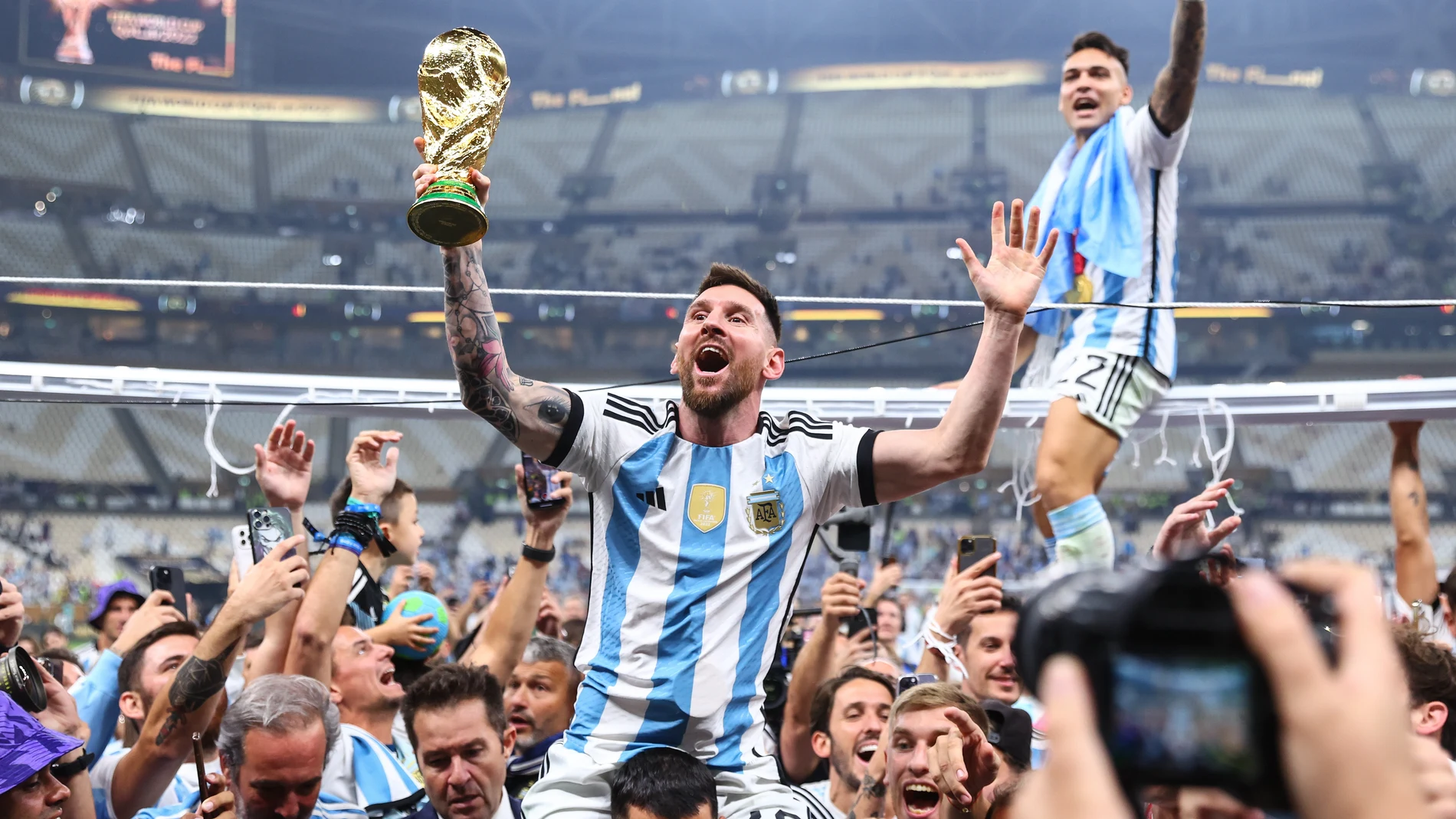 Messi levanta la Copa del Mundo