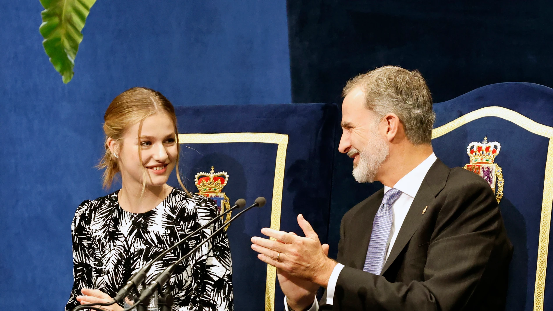 Felipe VI con la princesa Leonor durante los Premios Princesa de Asturias