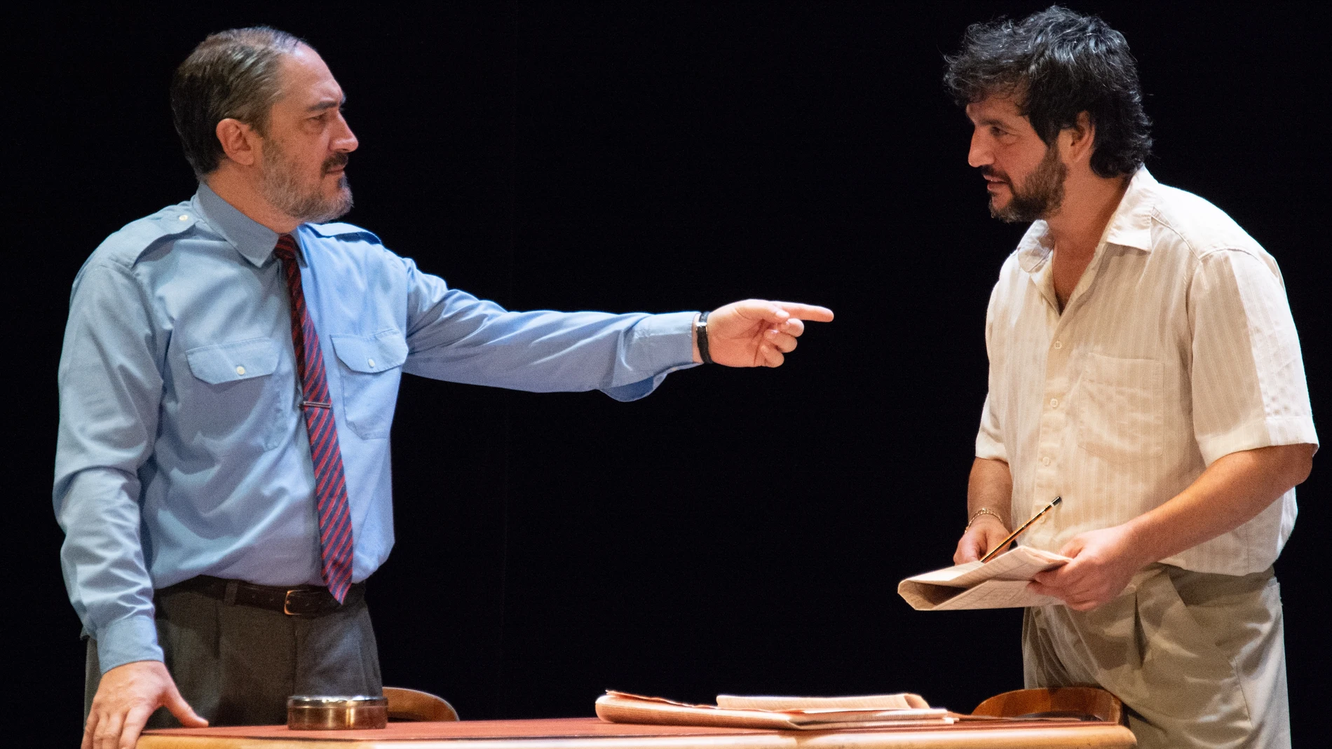 Fran Perea (dcha.), junto a Alfonso Lara, durante la representación de la obra que dirige Daniel Veronese