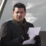 El exentrenador de la selección nacional de fútbol de Irán, Ali Daei, antes de un partido de fútbol de clasificación para la Copa Asiática 2011 entre Irán y Singapur en Teherán