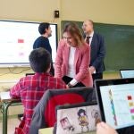 La consejera de Educación, Rocío Lucas, visita un colegio en Valladolid