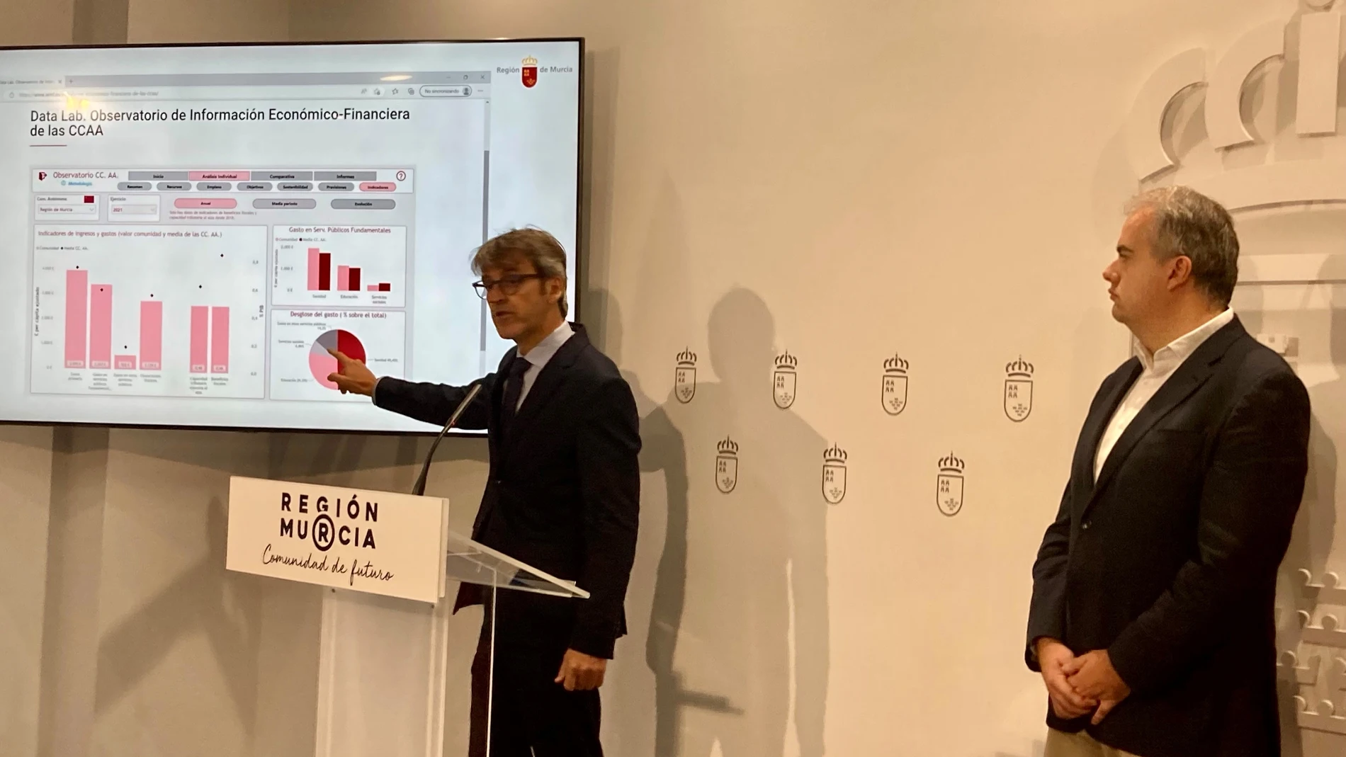 Imagen del consejero de Economía, Hacienda y Administración Digital, Luis Alberto Marín, en la rueda de prensa.