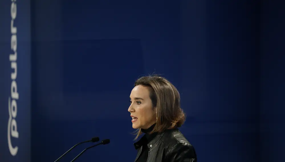 La secretaria general del Partido Popular y portavoz del GPP, Cuca Gamarra durante la rueda de prensa en Génova.