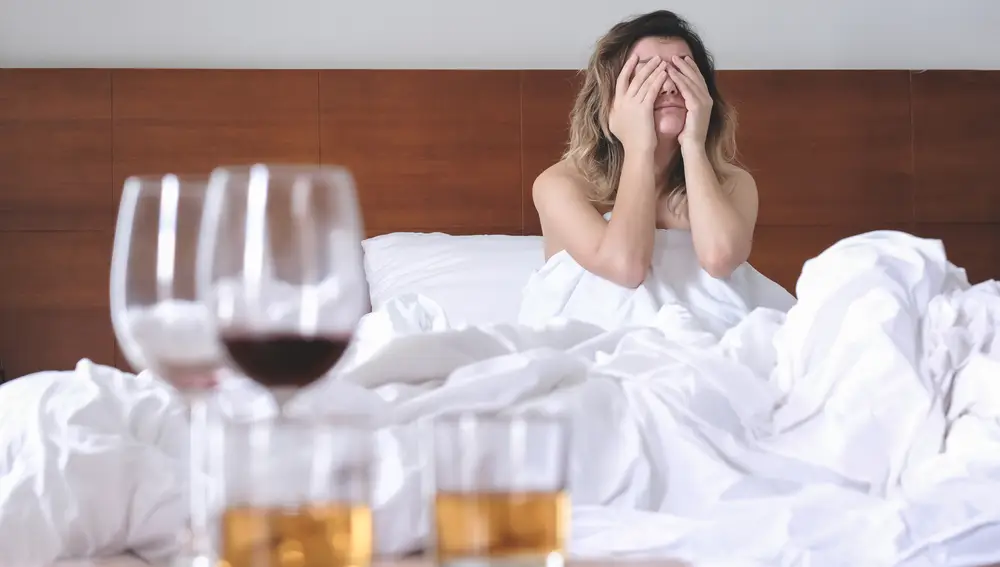 Una mujer con resaca