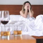 Una mujer con resaca
