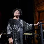 Lucero Tena en el Teatro de la Zarzuela desplegando todo su virtuosismo con las castañuelas