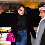 Georgina Rodríguez de cita romántica con un vestido muy corto.