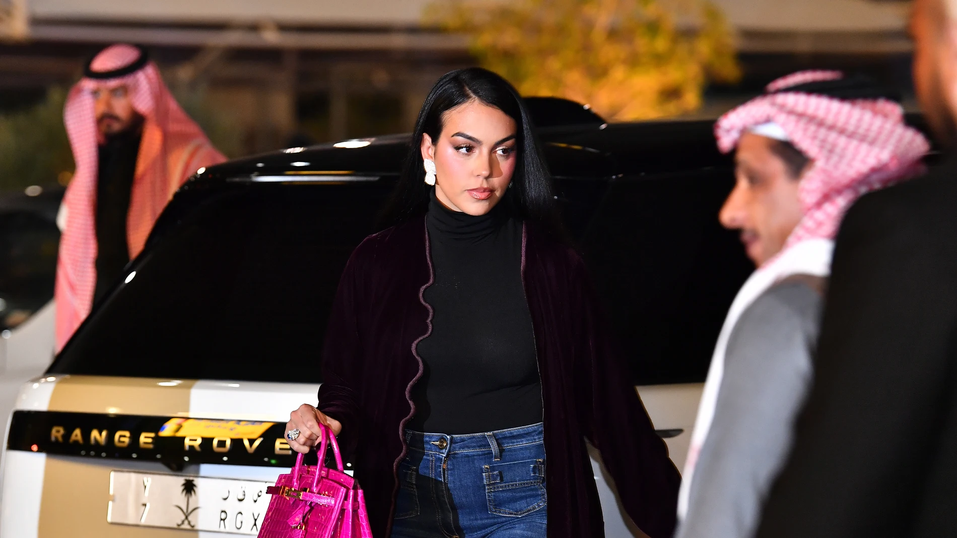 Georgina Rodríguez de cita romántica con un vestido muy corto.