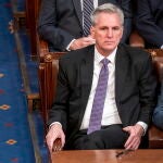 El congresista republicano Kevin McCarthy sigue la votación sobre su nombramiento como presidente de la Cámara de Representantes