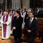 El presidente de la Junta, Alfonso Fernández Mañueco, asiste a la misa funeral por Benedicto XVI presidida por el obispo José Luis Retana en la Catedral Nueva de Salamanca