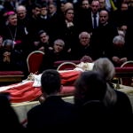 El Papa Emérito Benedicto XVI en la Basílica de San Pedro