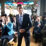 El primer ministro británico Rishi Sunak llega al auditorio para dar su discurso más importante en política doméstica