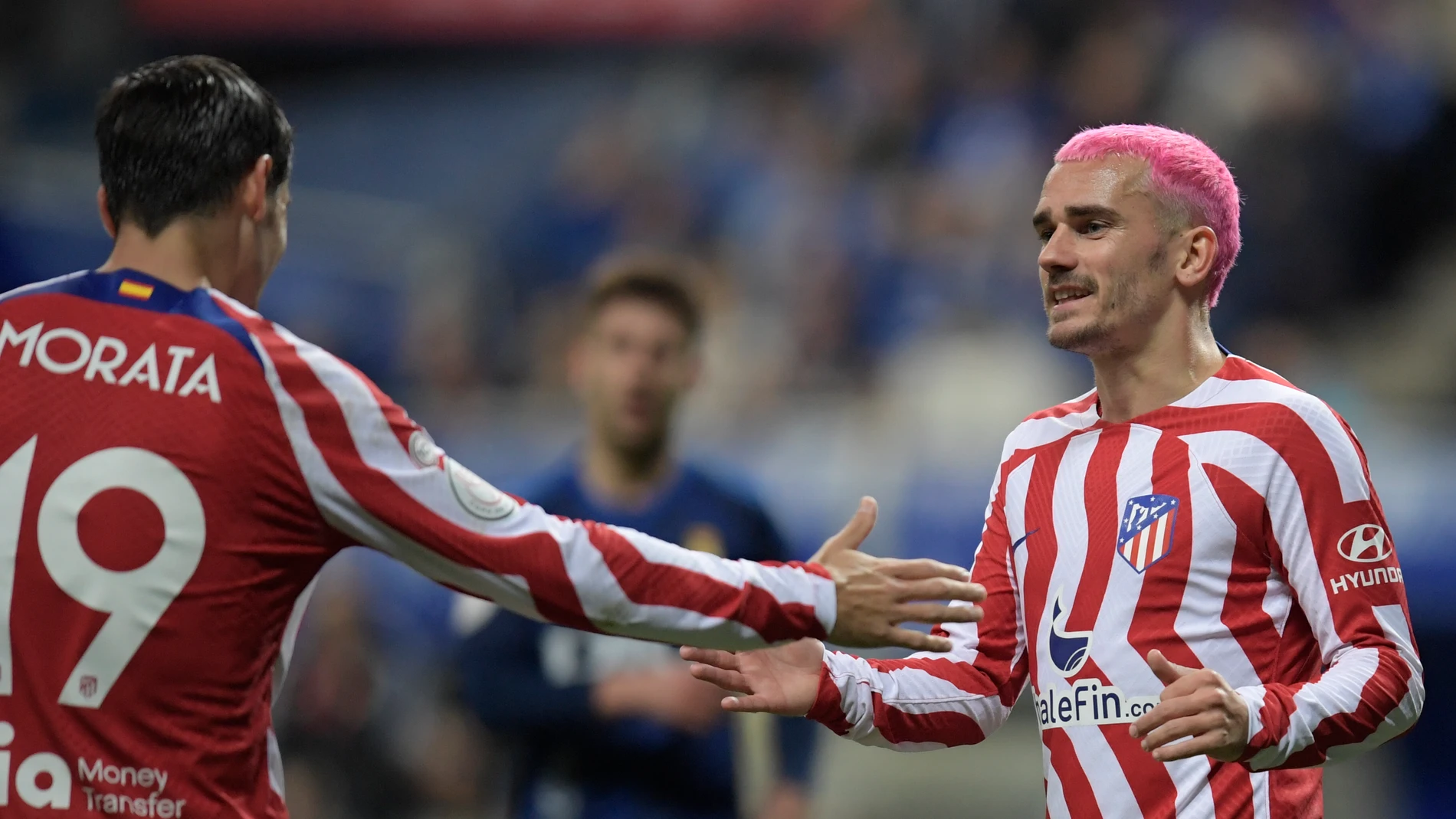 Álvaro Morata felicita por su asistencia del primer gol a su compañero Antoine Griezmann