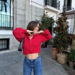 María Pombo se prepara para las rebajas de invierno 2023 con un cárdigan de Springfield