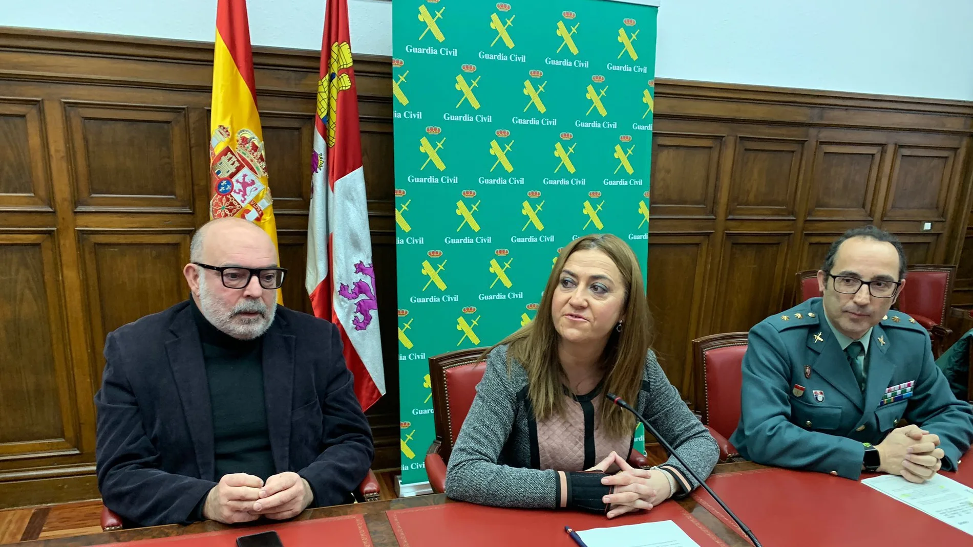 La delegada del Gobierno en Castilla y León, Virginia Barcones, presenta una operación de la Guardia Civil que ha permitido desarticular un grupo criminal muy activo en la provincia de Soria, junto al subdelegado del Gobierno, Miguel Latorre, y el teniente coronel jefe de la Comandancia de la Guardia Civil en Soria, Andrés Velarde