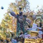 Detalle del Rey Baltasar durante la cabalgata de SSMM Los Reyes Magos, a 5 de enero de 2023 en Sevilla (Andalucía, España). El Ateneo de Sevilla, pone en las calles de Sevilla, la tradicional cabalgata de SSMM Los Reyes Magos. Una cabalgata que recupera su itinerario tradicional tras la pandemia del Covid-19.05 ENERO 2023Joaquin Corchero / Europa Press05/01/2023