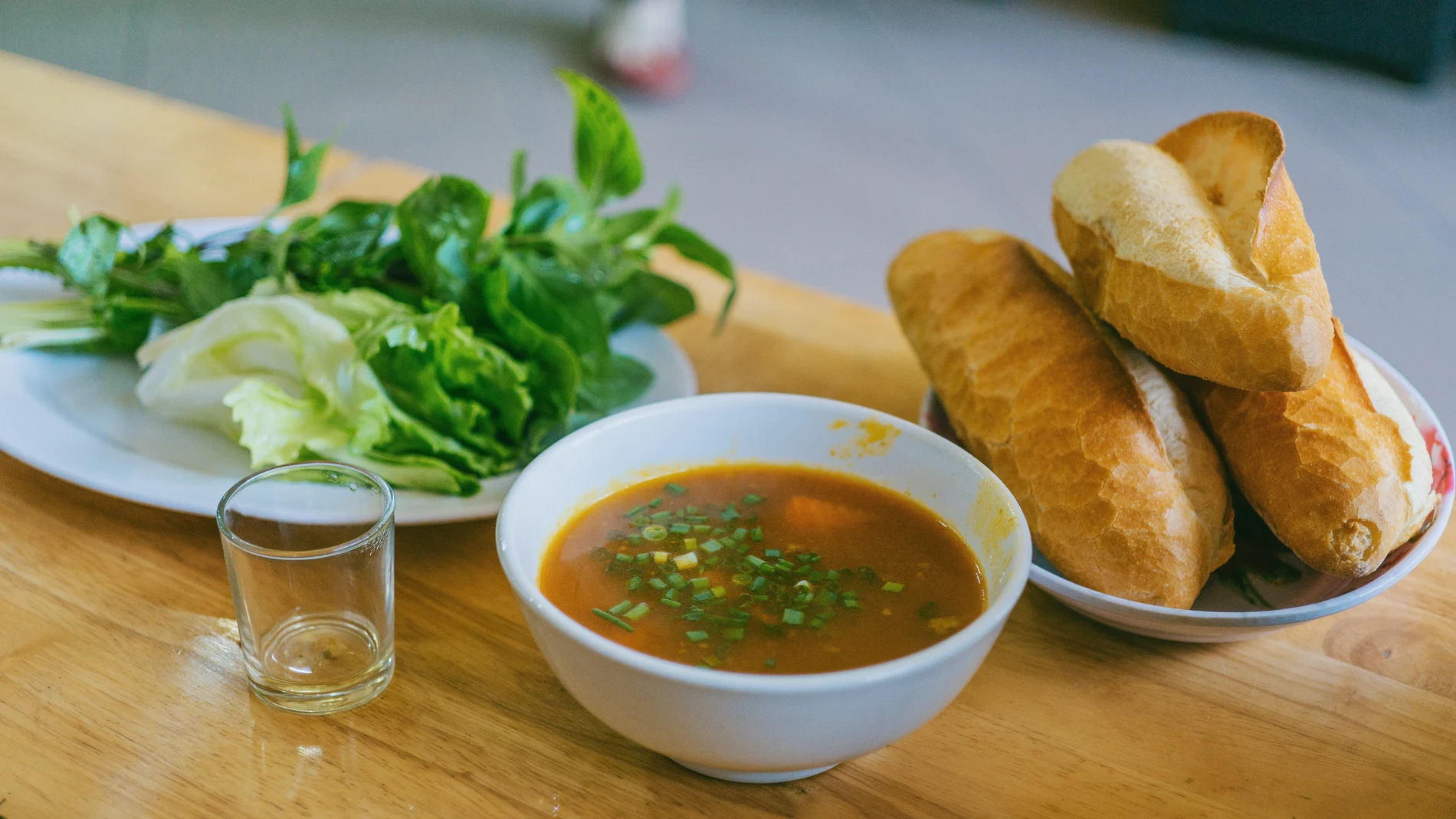 Los caldos depurativos están llenos de ingredientes que le ayudarán a eliminar toxinas y desintoxicar su cuerpo