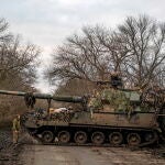Un Krab polaco operado por soldados ucranianos en Bajmut, en el este de Ucrania