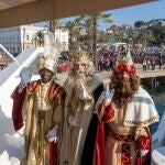Sus majestades los Reyes Magos de Oriente a bordo de un barco en el puerto de Cartagena