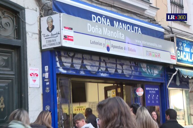 Colas en Doña Manolita un día antes del Sorteo extraordinario del Niño Colas en Doña Manolita un día antes del Sorteo extraordinario del Niño