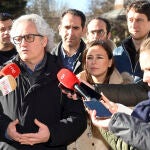 El portavoz de Ciudadanos en el Parlamento de Navarra y candidato a coordinador nacional de Ciudadanos, Carlos Pérez-Nievas, atiende a los medios
