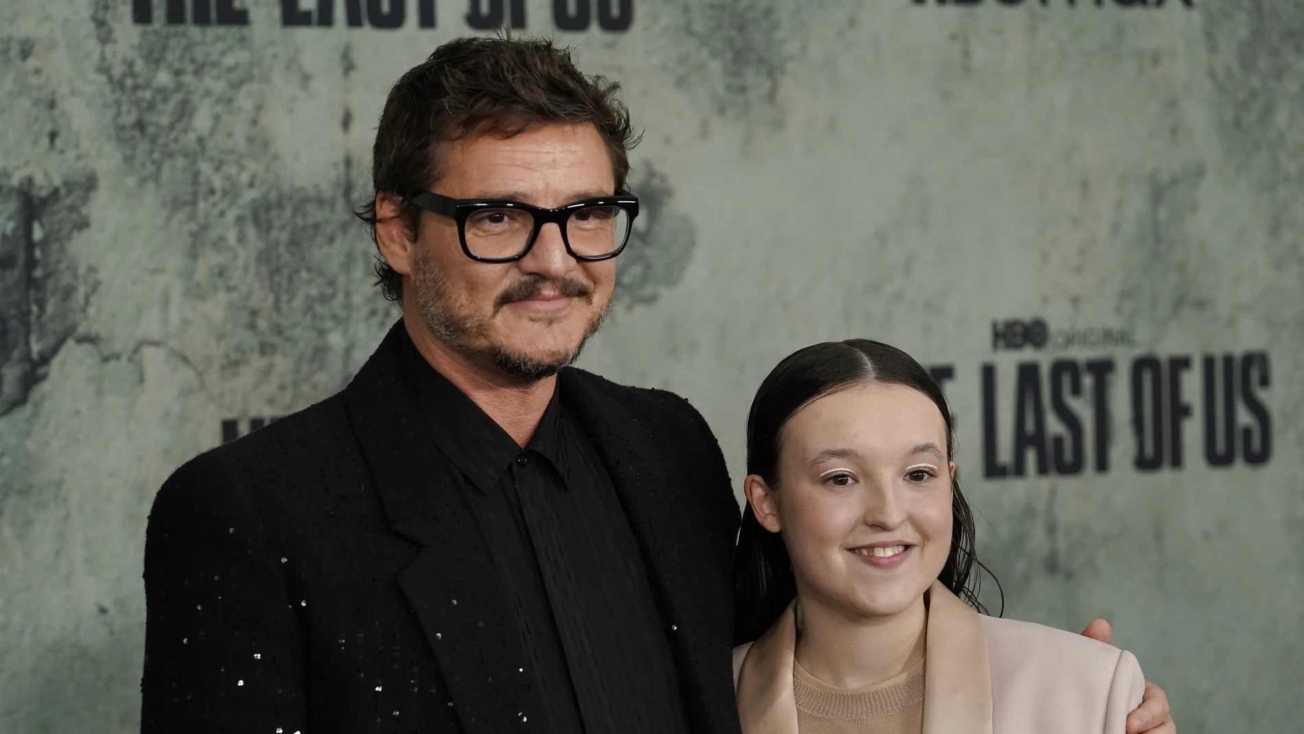 Pedro Pascal y Bella Ramsey, protagonistas de "The Last of Us," de HBO Max. AP Photo/Chris Pizzello