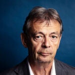 Pierre Lemaitre aborda la posguerra en Francia en este libro