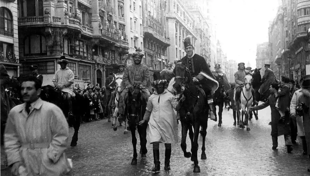 Cabalgata de los Reyes Magos por la Gran Vía de Madrid