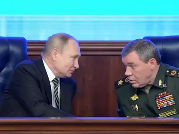 El general Valeri Gerasimov, junto con el presidente ruso Vladimir Putin, en una imagen de archivo El general Valeri Gerasimov, junto con el presidente ruso Vladimir Putin, en una imagen de archivo