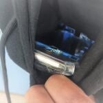 Dispositivo empleado por una persona identificada copiando en un examen téorico para obtener el carné de conducir