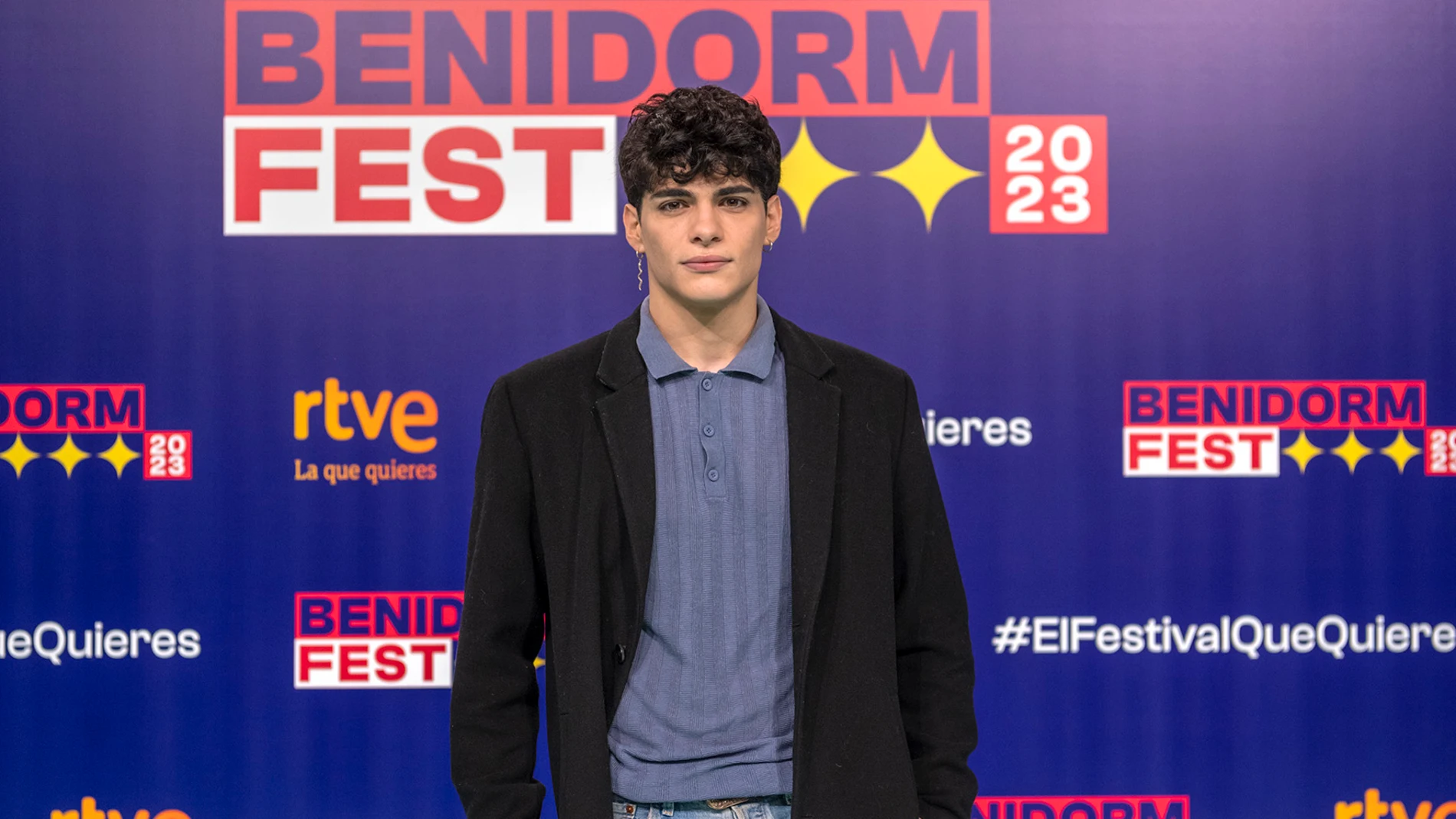 Aritz Arén debuta como cantante por la puerta grande