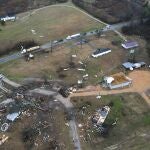 La devastación dejada por el tornado en la ciudad de Selna (Alabama)