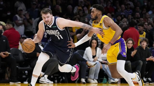 Doncic, durante un partido de la NBA ante los Lakers