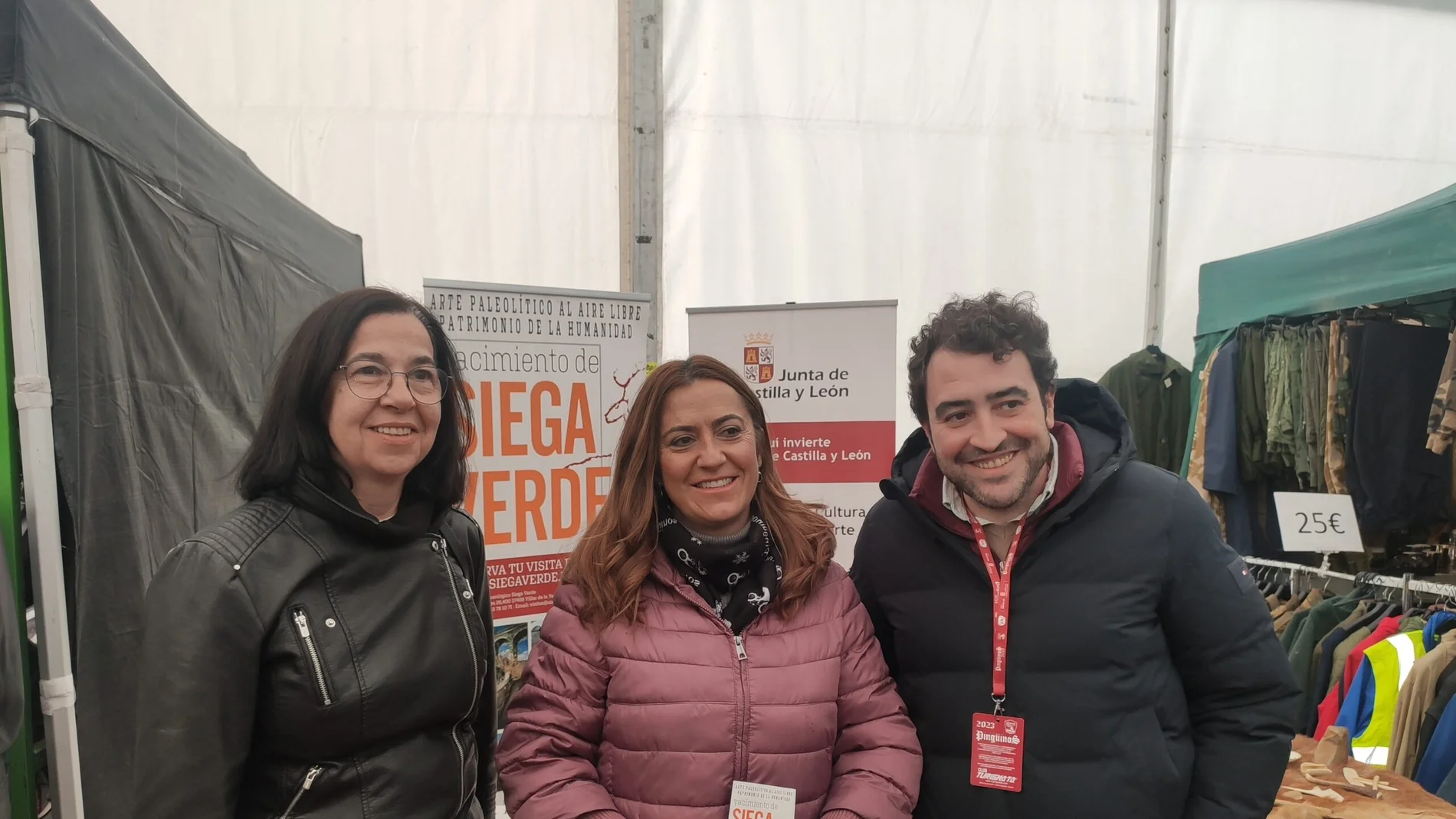 El director de la Fundación Siega Verde, Luis Ballesteros, recibe en "Pingüinos" a la delegada Virginia Barcones y la subdelegada Alicia Villar