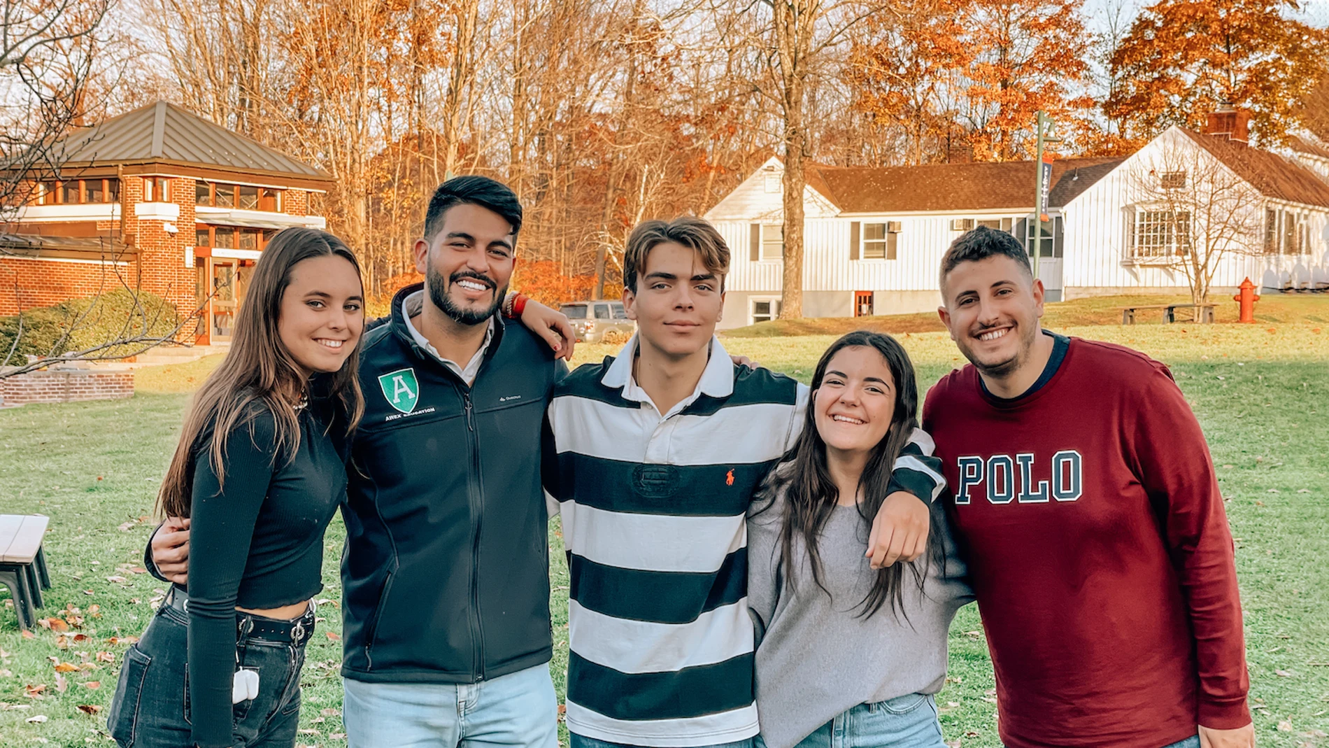 Irene Ruiz, junto a otros estudiantes becados por Awex Education