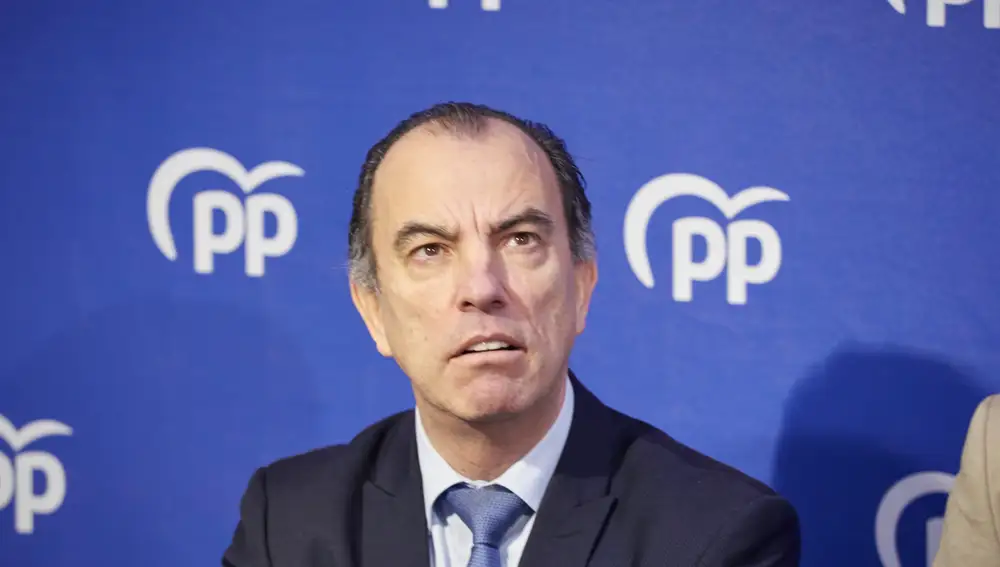 El diputado Carlos García Adanero, durante su reunión con el presidente del PPN, Javier García