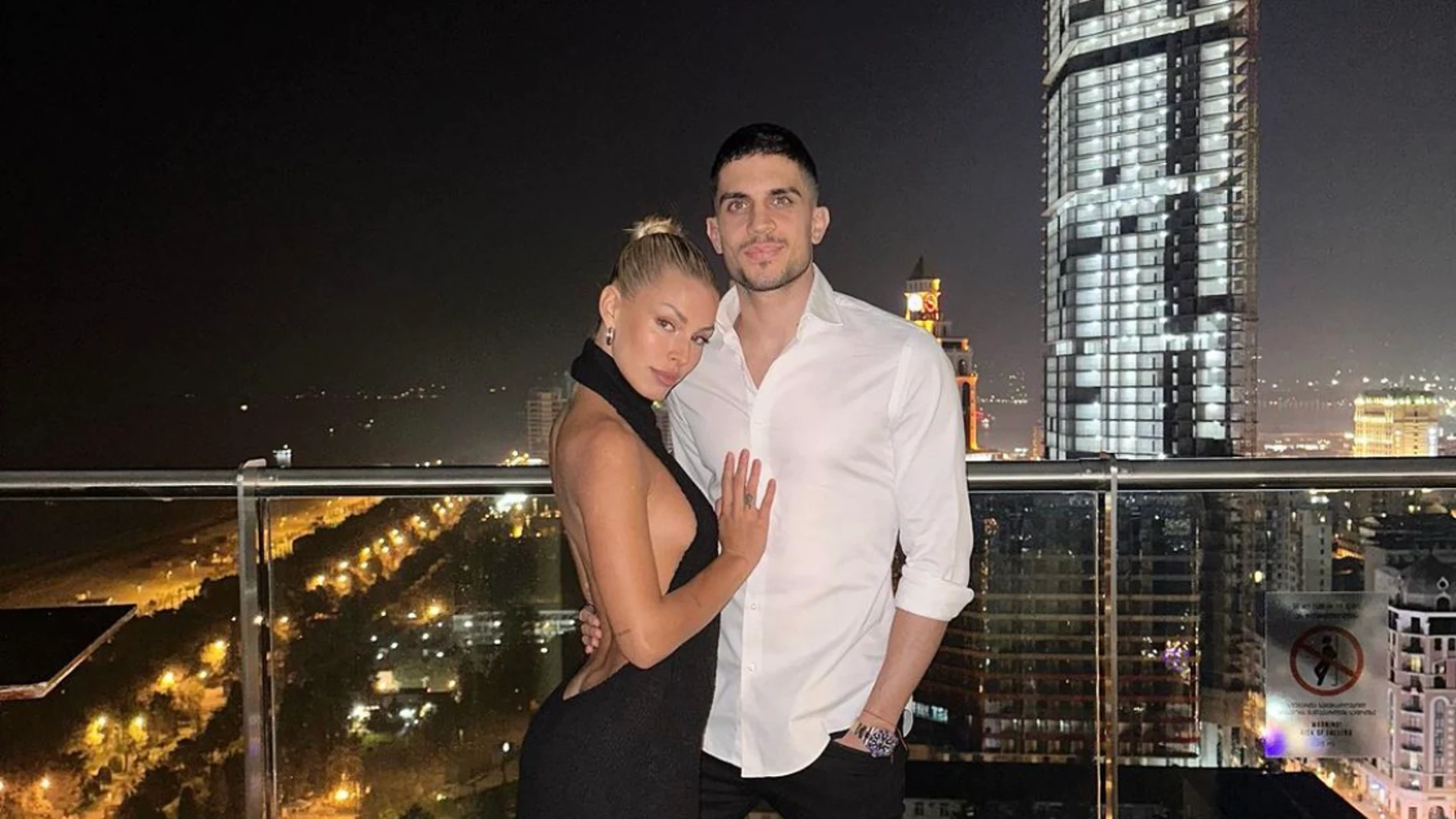 Marc Bartra y Jessica Goicoechea, su primera foto juntos