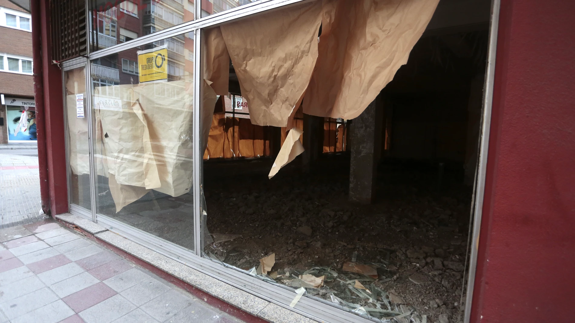 Los Bomberos de León intervienen en varios puntos de la capital por fuertes vientos