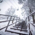 La estación andaluza de Sierra Nevada ha recibido la mayor nevada de esta temporada y suma unos 15 centímetros de espesor