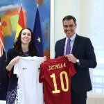 El presidente del Gobierno, Pedro Sánchez, recibe en La Moncloa a la primera ministra de Nueva Zelanda, Jacinda Ardern
