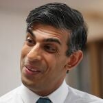El "premier" británico, Rishi Sunak en una visita a Lancashire