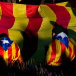 Manifestación convocada por el independentismo, en una movilización unitaria frente al Museo Nacional de Arte de Cataluña contra la cumbre hispano-francesa este jueves en Barcelona