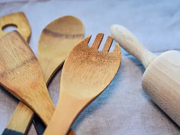 Varios expertos desaconsejan tener utensilios de madera en la cocina | Fuente: monicore / Pixabay Varios expertos desaconsejan tener utensilios de madera en la cocina | Fuente: monicore / Pixabay