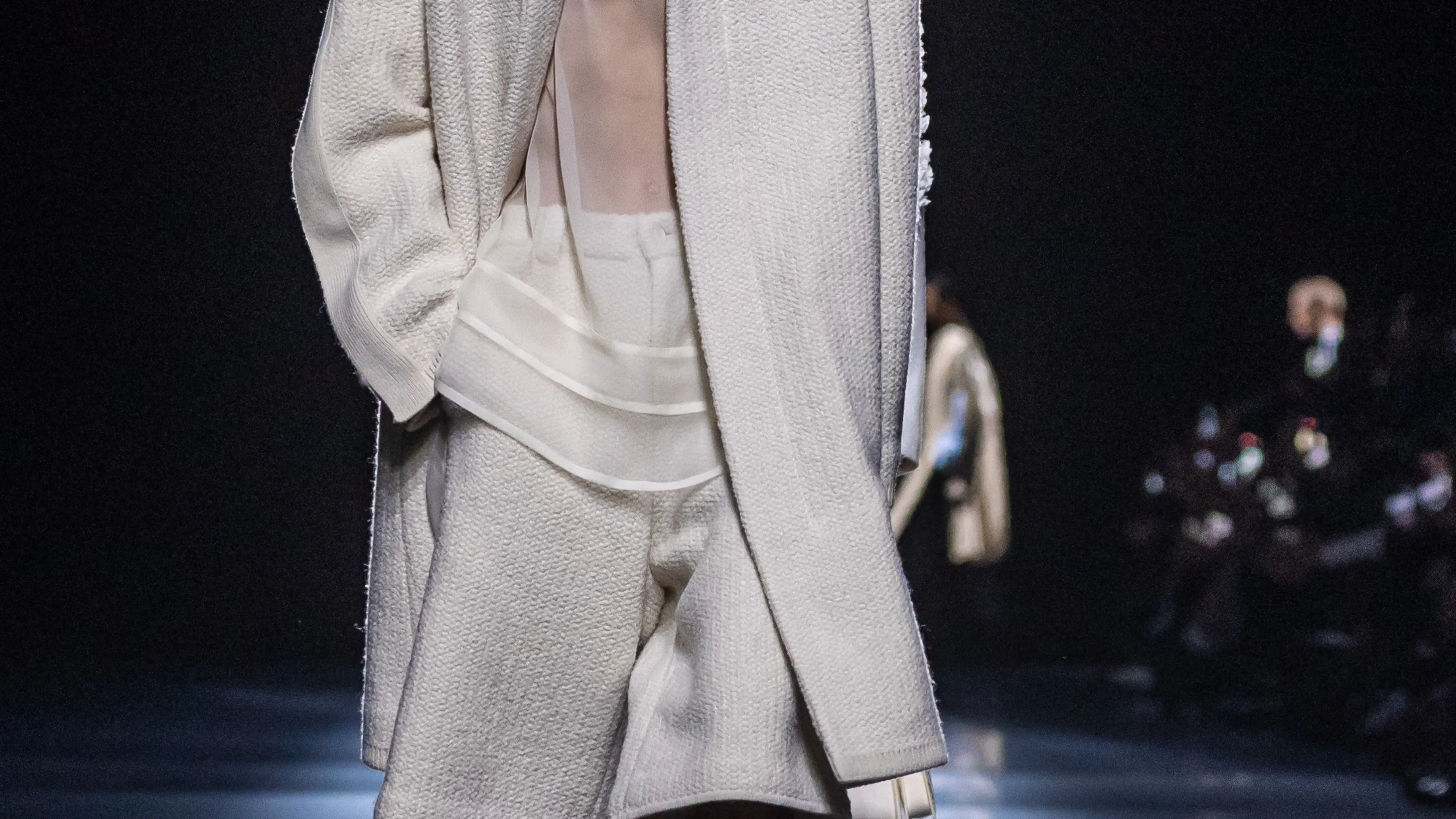 Paris (France), 20/01/2023.- A model presents a creation from the Fall/Winter 2023/2024 Collection by British designer Kim Jones for Dior fashion house during the Paris Fashion Week, in Paris, France, 20 January 2023. The presentation of the Men's collections runs from 17 to 22 January 2023. (Moda, Francia) EFE/EPA/CHRISTOPHE PETIT TESSON