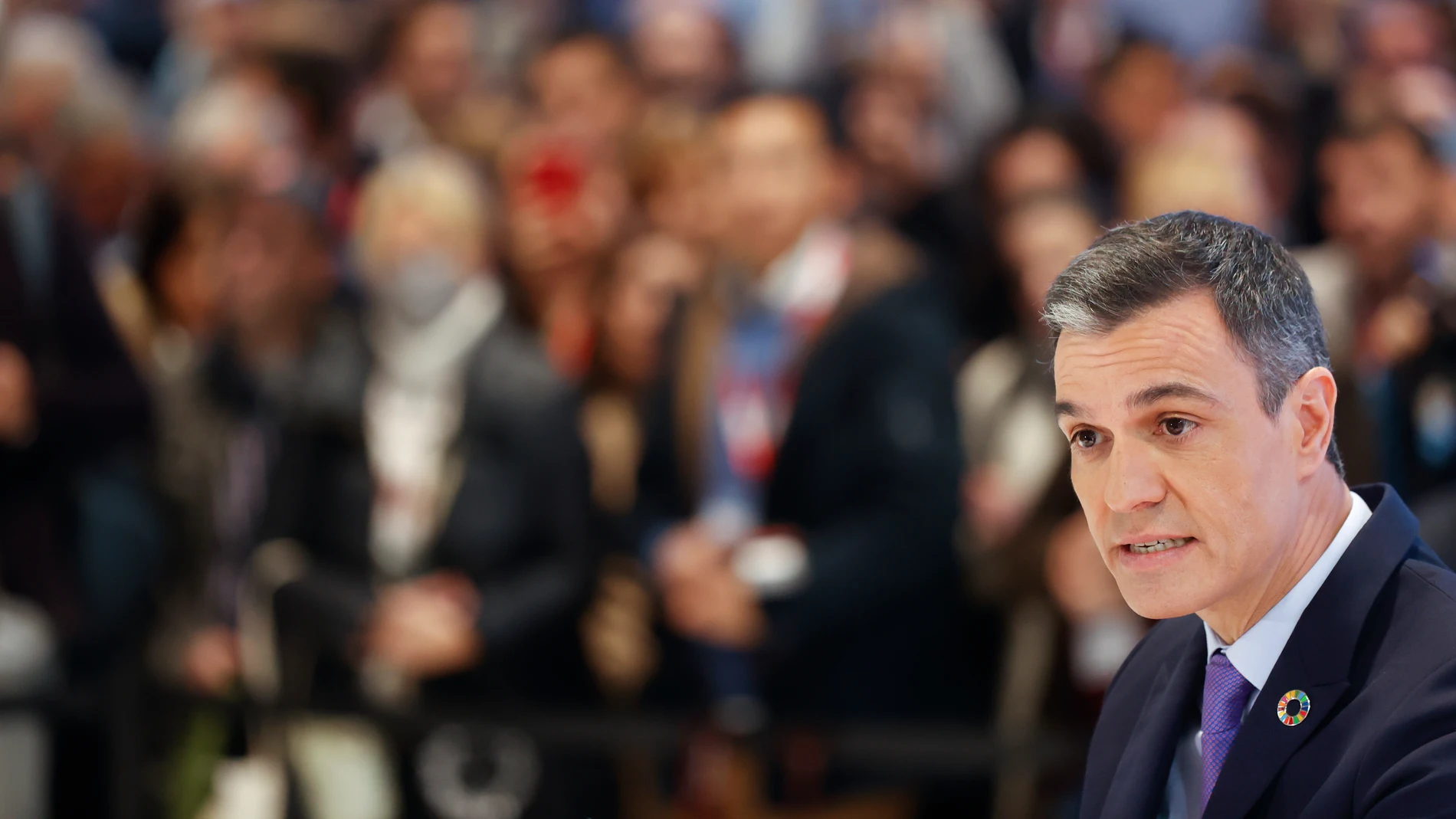 MADRID, 20/01/2023.- El presidente del Gobierno, Pedro Sánchez, pronuncia unas palabras durante su visita este viernes a la Feria Internacional de Turismo FITUR 2023, en el recinto ferial IFEMA, en Madrid. EFE/Javier Lizón