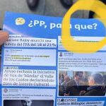 Algunos repartieron pasquines contra el Partido Popular durante la manifestación en la Plaza de Cibeles