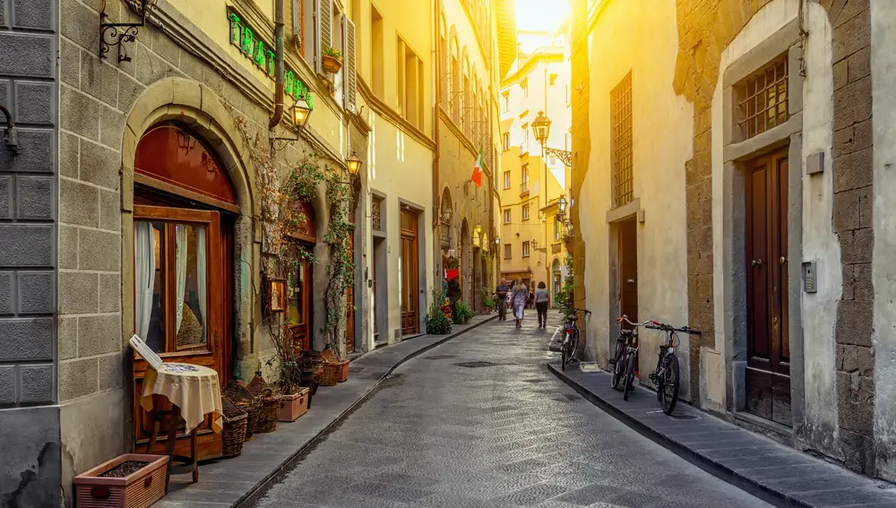 Una calle acogedora y estrecha en Florencia