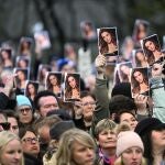Miles de fans dan su último adiós a Lisa Marie Presley